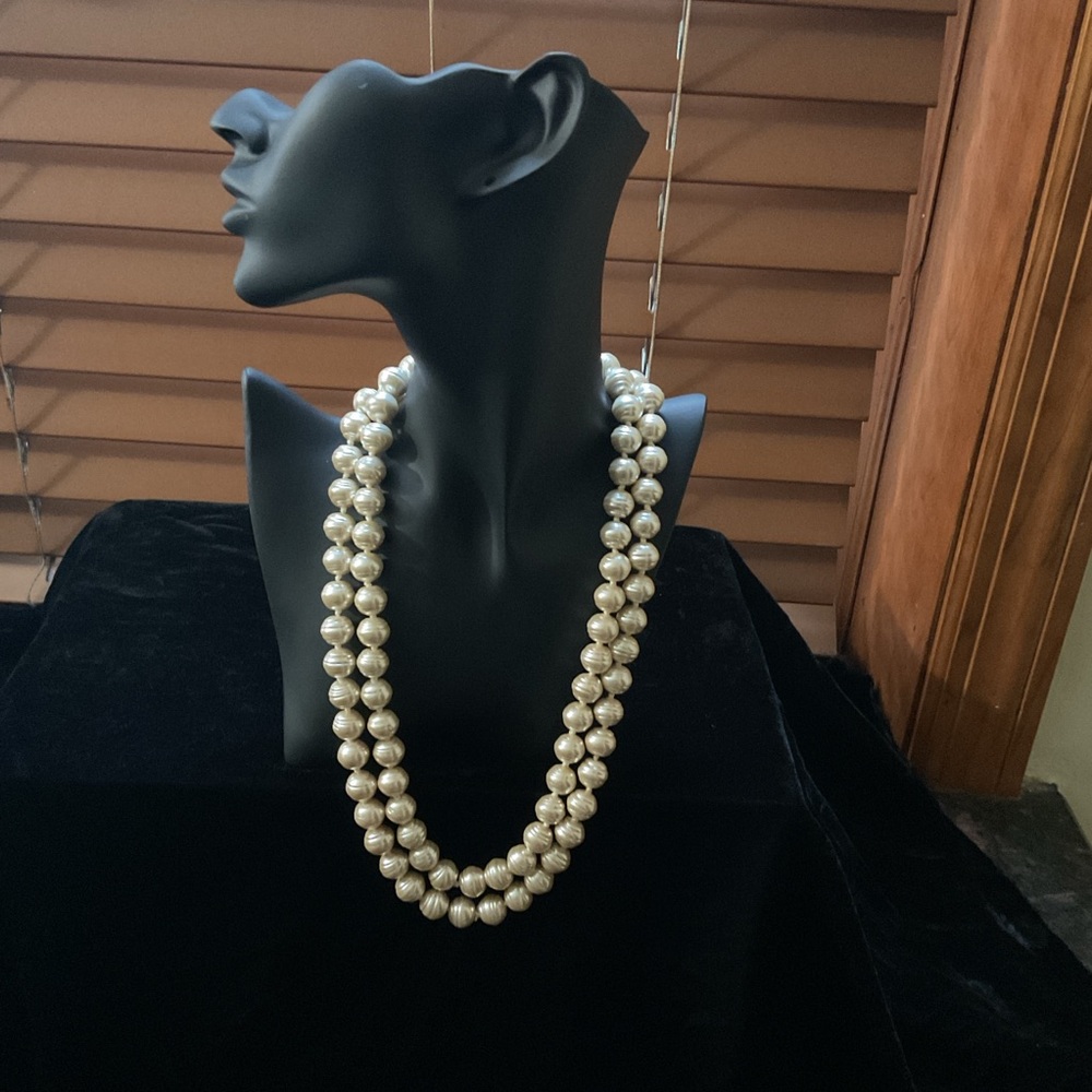 Vintage  Faux Pearl Necklace, multifunctional and 8 different ways to use.